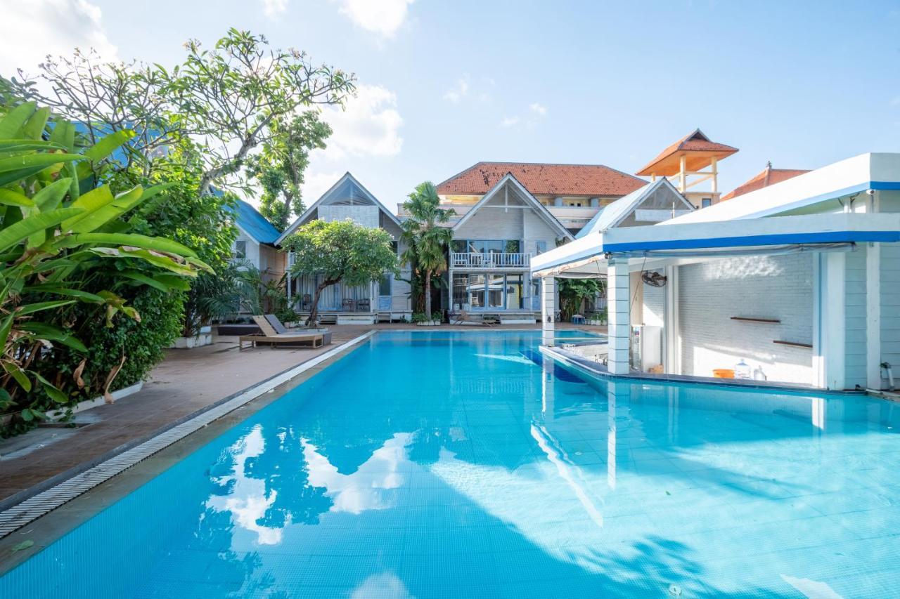 Seminyak Beach Hut Aparthotel Exterior photo